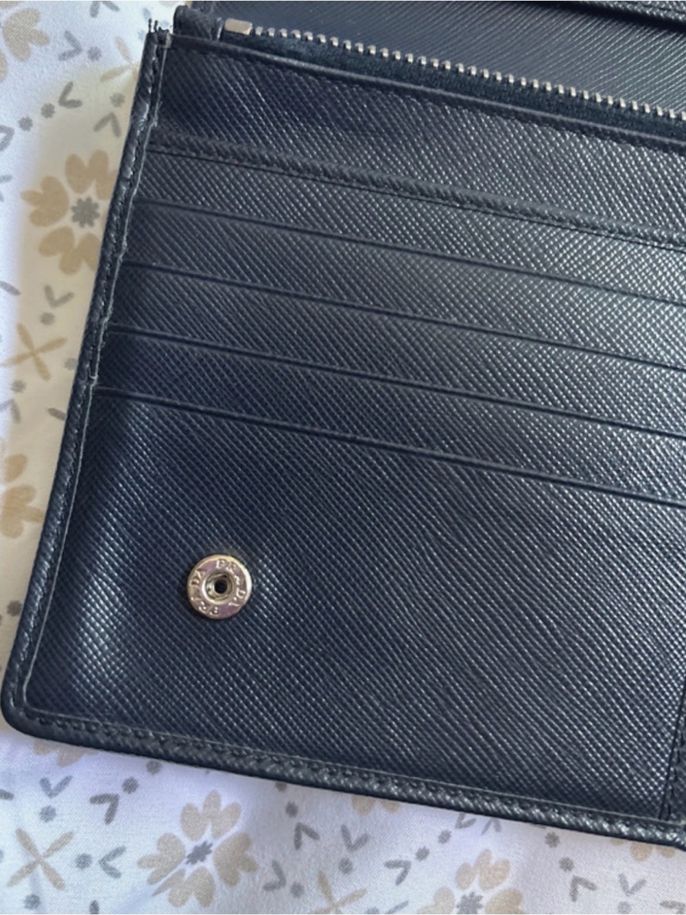 Prada travel wallet - Picture 8 of 9